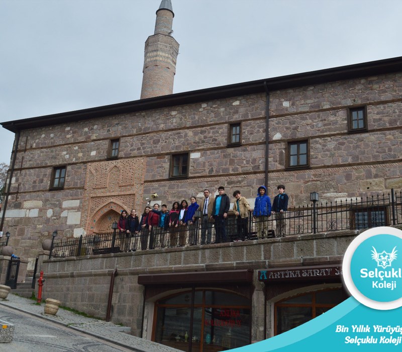 7. Sınıf öğrencilerimizle Ulus semtinde yer alan tarihi mekanları ve Mehmet Akif Ersoy’un İstiklal Marşımızı yazdığı evi ziyaret ettik.