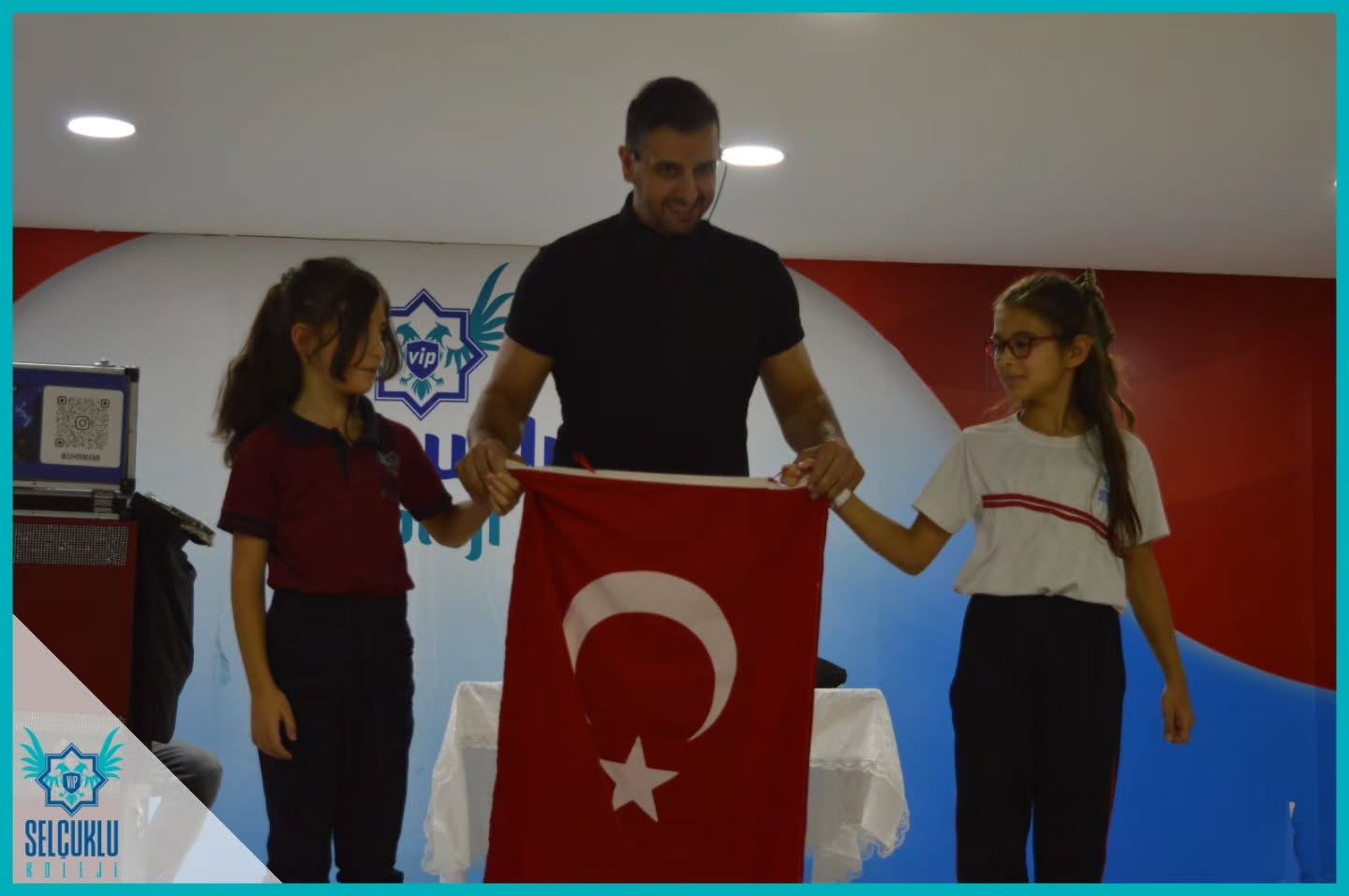 &Ouml;ğrencilerimizle "Sihirman Show" ill&uuml;zyon g&ouml;sterisinde &ccedil;ok keyifli anlar yaşadık.