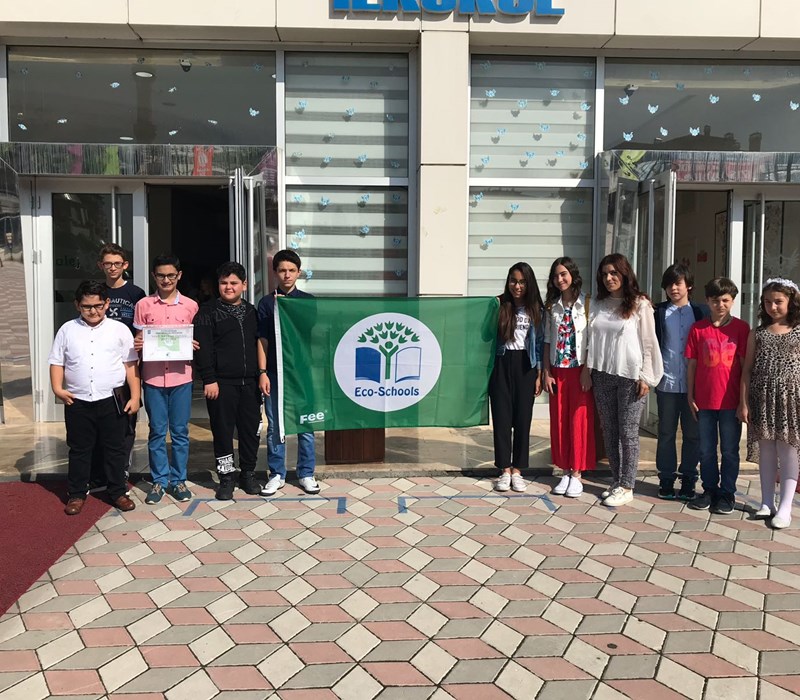 Okulumuz Uluslararası Eko-Okullar Programı Kapsamında “Yeşil Bayrak Ödülü” Almaya Hak Kazanmıştır