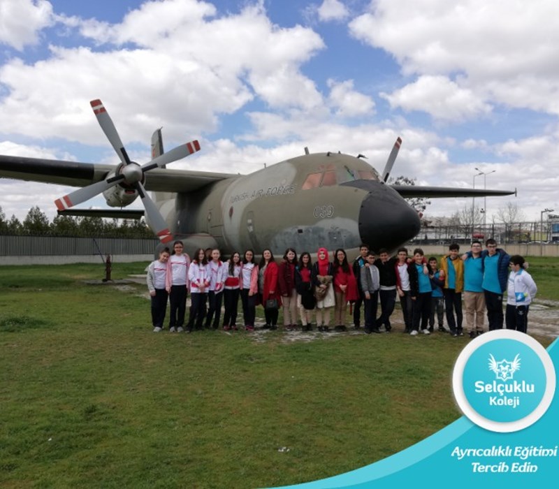 Ortaokul Öğrencilerimizle 11. Hava Üs Komutanlığı Havacılık Müzesini Ziyaret Ettik